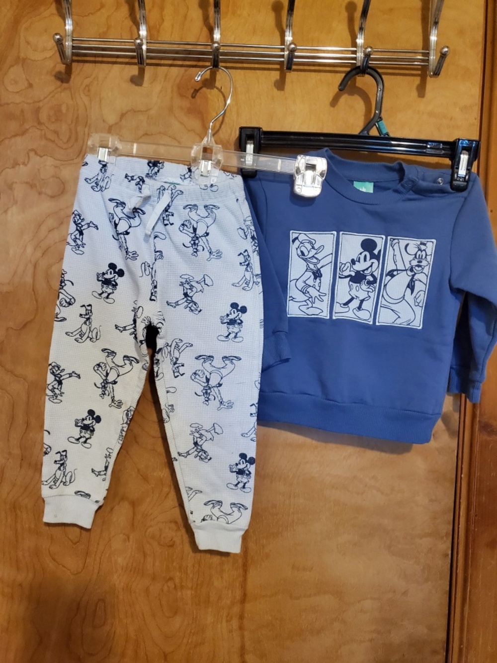 #665 Baby clothes by Disney like new 2 piece
